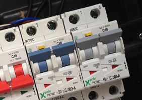 Вибиває пробки?  Відремонтуємо електронагрівач